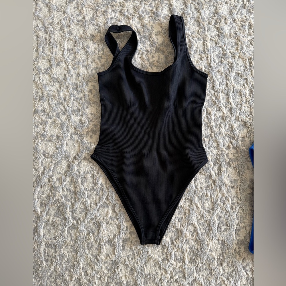 OQQ (Amazon) Black, White, and Blue Ribbed Bodysuits, Set of 3, NWOT, M - Picture 4 of 5
